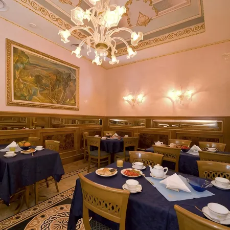 Hotel Joli
