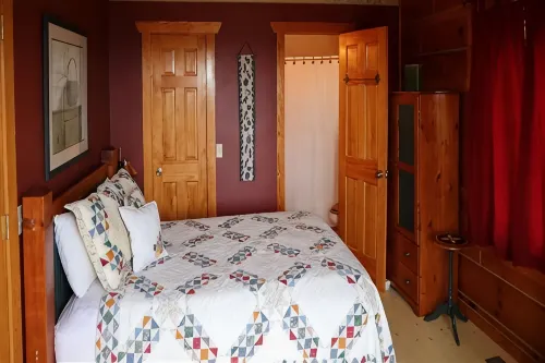Mountain Cabin with Views of the Blue Ridge Parkway and the Piedmont - Homestays