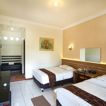 Patria Plaza Hotel Hotels in Kepanjenkidul