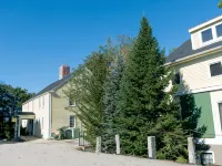Three Chimneys Inn Hotels in Strafford County