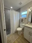 2-bedroom apartment in brilliant Avon Park with AC, WiFi. Enjoy your stay - 4성급