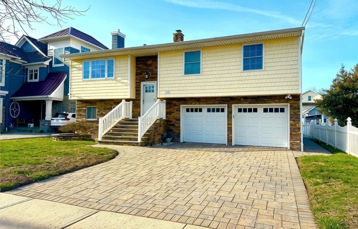 Belmar Shore House by the Sea!  1.5 Blocks to Beach with 6 Badges & Parking