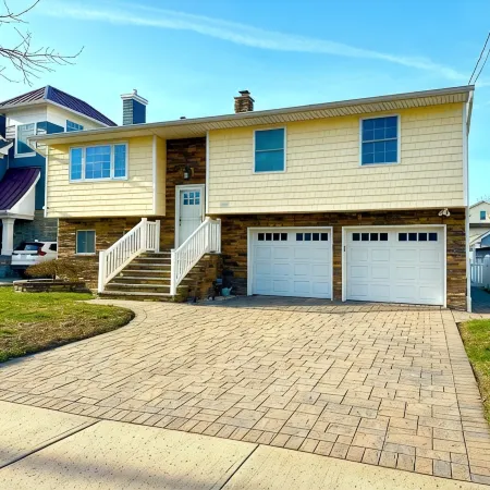 Belmar Shore House by the Sea!  1.5 Blocks to Beach with 6 Badges & Parking