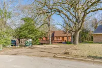 A&M Cabin-Pool Table Deck BBQ-10mins Kyle Field