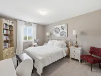 Modern Niagara Retreat 3Br Home Near Falls & Brock Hotels in Thorold