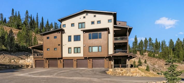 Luxurious Ski-In/Ski out adjacent Ski Slope side! Hotels in Big Sky
