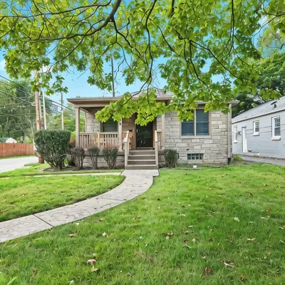 Gorgeous 2- Story home in heart of Broad Ripple Hotels near Glendale Shopping Mall