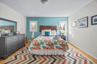 Panoramic Lake View Retreat with Firepit! Centrally Located on Wine Trail!