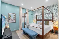 CowboyPool, MiniGolf, Arcade, Firepit, PingPong! Hallandale Beach Gem - 4-Star