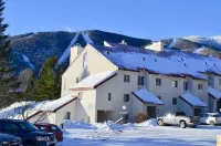 Ski-on/Off, Slope Views, Mountainside Top Floor, Vaulted Ceilings, Gas Fireplace - Swimmingpools