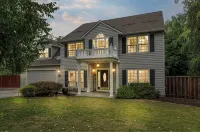 Swim Spa + Hot Tub, Private backyard, 6 Bedrooms - 4-Star