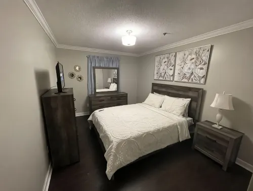 RE Stylish Condo By Mall Area - balcony
