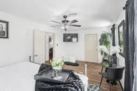 4 Br, 2 Bths,  Sleeps up to 12 Has 4 Bds, 2 Air Mattresses, Twin Mattress,Couch.