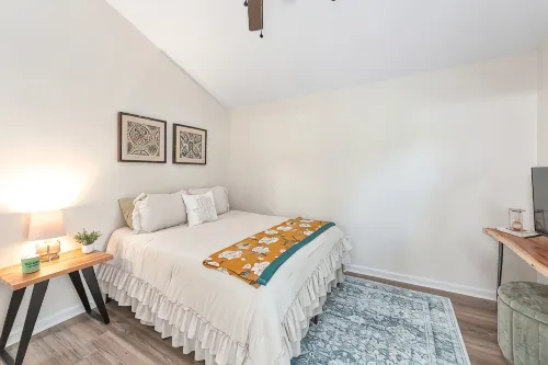 The Sweet Pea 3BD 2BA Cozy, Stylish Stay Just Minutes from I-40 & Everything - Homestays