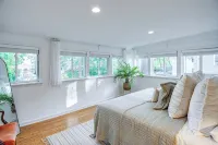 Family Friendly Unit steps from Cobbs Hill Park & Upper Monroe Neighborhood - 4-Star