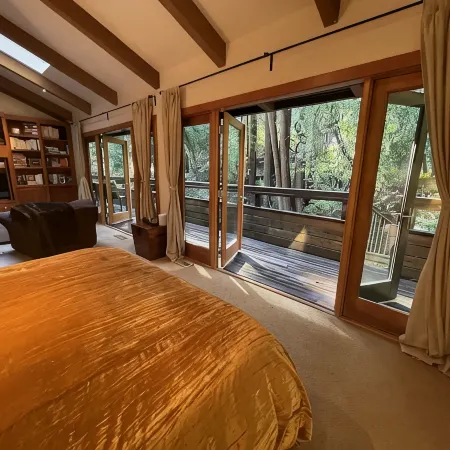 Nestled in the Redwoods, Easy Walk Downtown, Close to SF and Wine Country