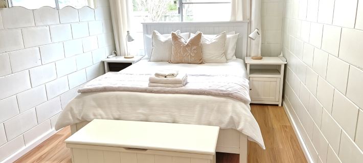 Family Beach Stay with Ocean Glimpses 2 Mins Walk to Beach Hotels in Yamba