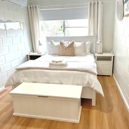 Family Beach Stay with Ocean Glimpses 2 Mins Walk to Beach Отели в г. Ямба