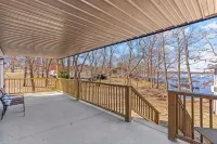 1 Bedroom Pet Friendly Guest House at Sunset Family Lake House with dock access - Homestays