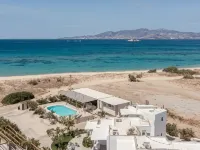 Golden Sand Hotel berhampiran Pantai Plaka