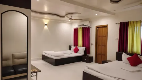 Madhu Mamata Hotel - Pool