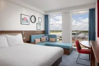 Hampton by Hilton London Stansted Airport - bar