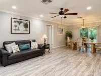 Warm and Cozy Home in Quiet Neighborhood!! LLC