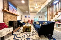 Tranquil retreat  on 16 acres sleeps 10 guests. - 가족여행