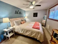 Private Hiking Trail! 2.4 Miles to Estes Park, Near Rmnp w/ King Bed. Dogs ok! - Chalets