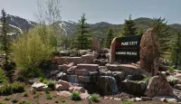 Creekside 3B/3B Townhome - 1 Block to Ski Lift! - Boutique
