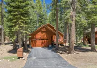 Tahoe Donner Retreat Easy Winter Access Sleeps 8 Near Skiing - 4 tähden