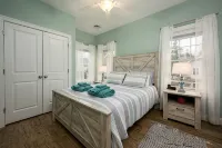 Sunkissed Cottage, Heated Pools, Club House, Game Room, 15 Mins to Local Beaches - Wifi