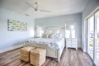 Stunning BRIGHT Direct Waterfront 5/4 Home! Private Pool, Hot Tub & Dock! - สระว่ายน้ำส่วนตัว