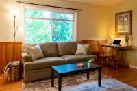 Charming 2 bedroom 2 bathroom home with jetted tub! - 3-Star