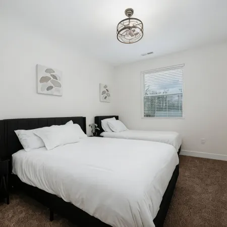 New build modern home 3BR with Hot Tub & ping pong Hoteles en Condado de Delaware