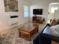 Quaint 2 Bedroom Flat Downtown - Condos