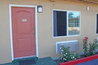 Royla Motel - parking