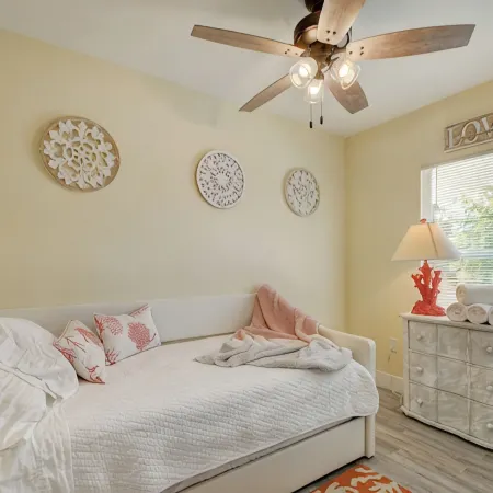 20% off Beach House - Close to Lake Worth Beach & Downtown