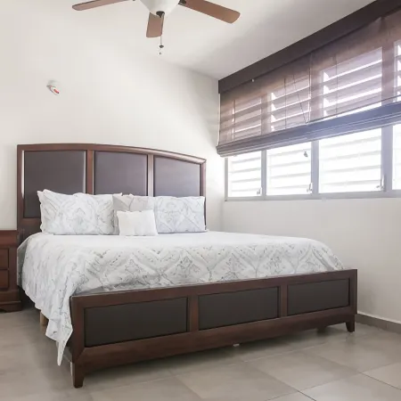 2 BR 2 Bath Walk to Beach and 3 Restaurants Bars by Blackeagle marina.