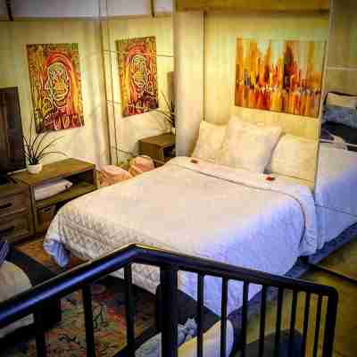 Lush Rooftop Terrace City views A luxurious stay in Central Downtown Area Rooms
