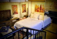Lush Rooftop Terrace  City views A luxurious stay in  Central Downtown Area - balcony