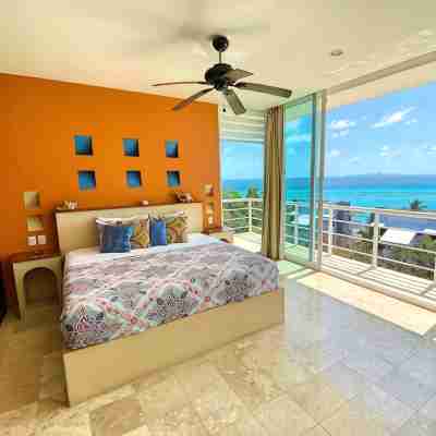 "Fall" into Paradise..Special Rates-Oceanfront-Private Pool, 4,000 sq. ft. Home Rooms
