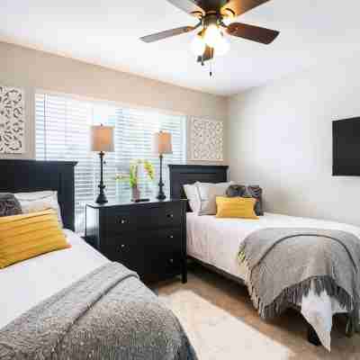 Charming! 3BR/2.5BA two-story home near Lackland AFB! Fully equipped kitchen Rooms