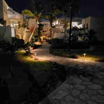 Beautiful Ocean View 3 Bedroom Condo on the Beach Hotel Exterior