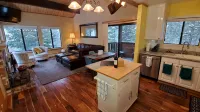 Minutes from Downtown Truckee! Biking, hiking, shopping, restaurants...