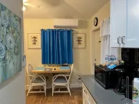 You won’t forget your time in this romantic Tiny House w/ pool. Gated & Keyless!