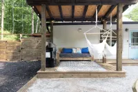 Tranquility Pond Cottage, Relax, Fish and Unwind - Bungalows