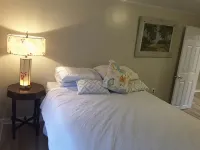 Explore Pittsburgh from a Modern, Hip Bungalow - บังกะโล