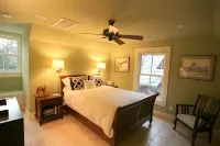 Boundary Street Getaway in Old Town Bluffton!