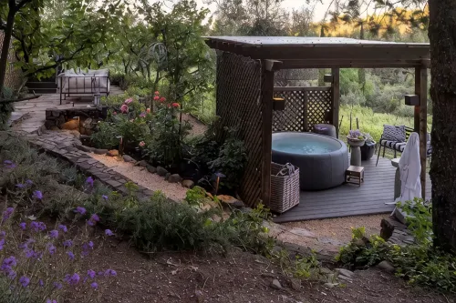 Modern Compound on Private Vineyard, Complete with Guest House - 5 ดาว